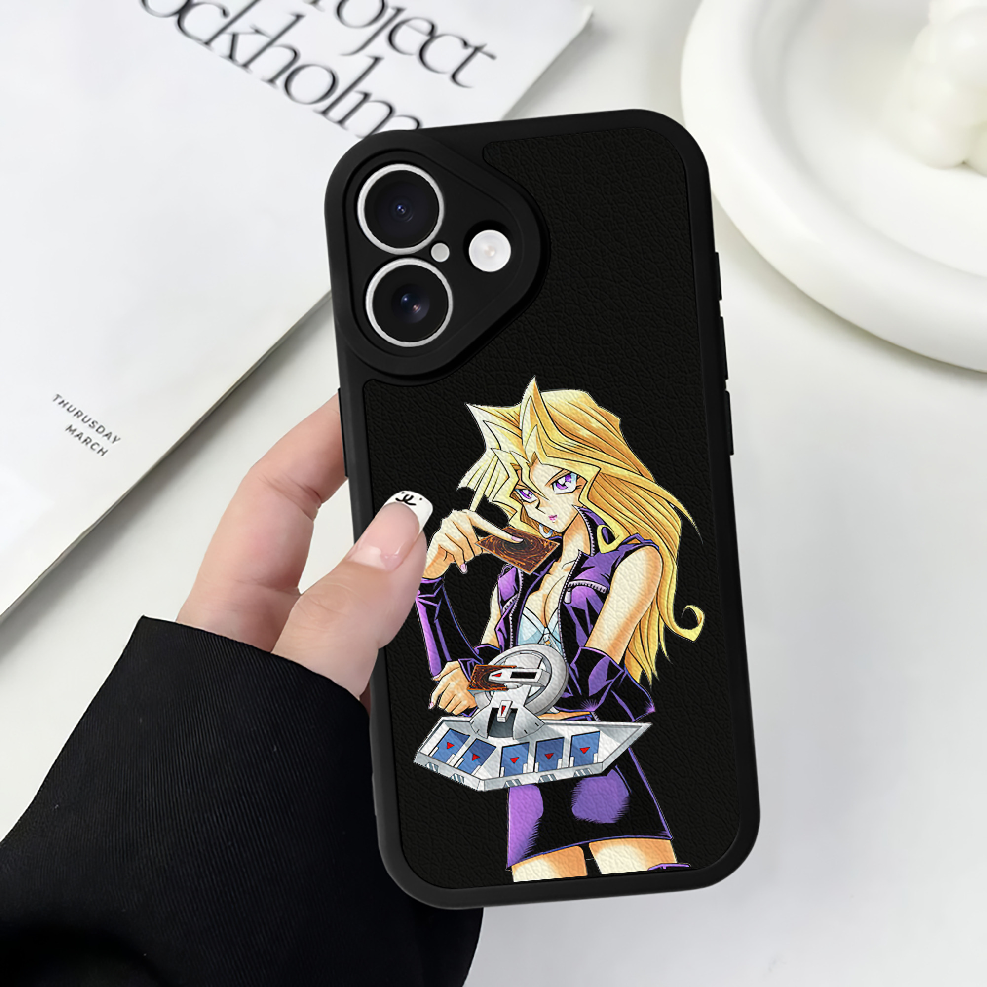 遊☆戯☆王 Yu-Gi-Oh! 【iPhone 16シリーズ対応】シリコンスマホケース（レザー調） 材質：シリコン